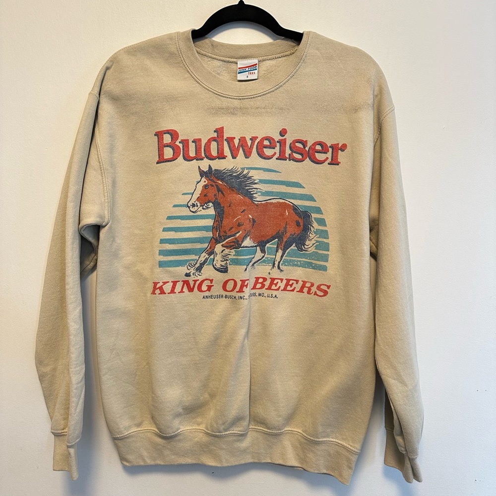 super cute budweiser crewneck!
